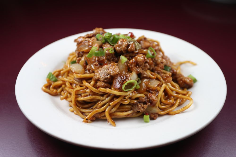 20. noodles with peking sauce <img title='Spicy & Hot' align='absmiddle' src='/css/spicy.png' />
